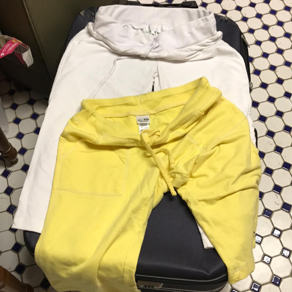 Lot Capri workout pants.